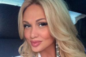 Поклонники раскритиковали новые губы Виктории Лопыревой