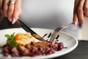 8 простых приемов, которые научат вас меньше есть