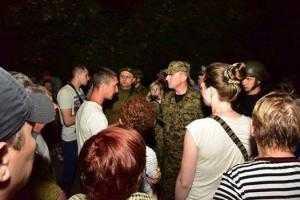 Порошенко после ночной акции должен быть в Торецке, а не на концерте - журналист 