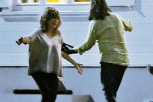 Алла Пугачева и Игорь Николаев устроили зажигательные танцы посреди улицы