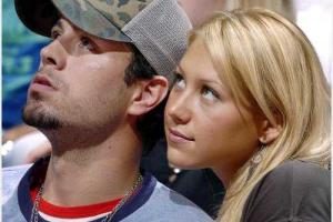 Энрике Иглесиас откровенно рассказал, почему не будет жениться на Анне Курниковой