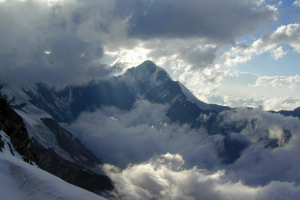 Туристку из Москвы удар молнии отбросил из Грузии в Россию