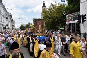 Священнослужители использовали армейские рации во время крестного хода в Киеве