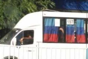 В Сети посмеялись над водителем луганской маршрутки, пустившим флаг "ЛНР" на занавески