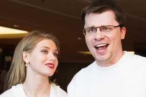 Кристина Асмус и Гарик Харламов вместе с маленькой дочкой отдыхают в Греции