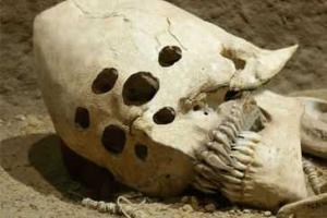 Марсоходу удалось заснять на поверхности Красной планеты скелет пришельца с двумя головами