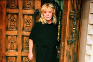 Алла Пугачева показала фото без макияжа