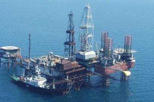 Пограничники обнаружили российские буровые платформы и суда в морской зоне Украины