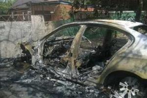 В Мариуполе дотла сгорела иномарка