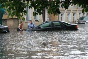 В Сети появилось видео с последствиями сильнейших ливней и потопов в России