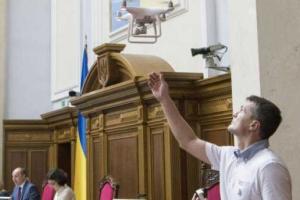 Пользователи соцсетей обсуждают дрон в Верховной Раде: "Лучше бы это был бомбардировщик"