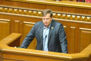 Депутат от "Оппоблока" показал журналистам неприличный жест