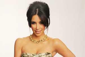 Ким Кардашьян вышла в свет в откровенном платье-сеточке