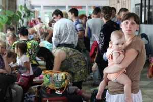 Переселенцы штурмуют собесы, чтобы оформить соцвыплаты: очереди расписаны аж до 2017 года