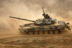 В районе Углегорска террористы сосредоточили танки и "Грады"