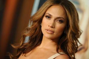 Дженнифер Лопес шокировала фанатов кружевным нарядом