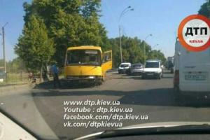 В Броварах "Хонда" вылетела на встречку и врезалась в маршрутку