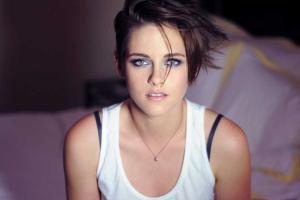 Кристен Стюарт разочаровала публику выбором откровенного наряда