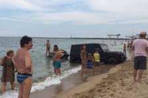 Gelandewagen искупался на морском пляже в Одессе - соцсети