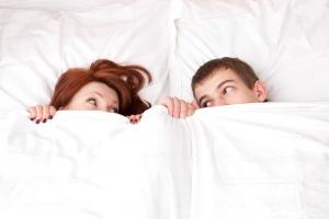 Эксперты выяснили, что провоцирует ранние подростковые связи