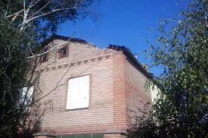 При обстреле Марьинки осколок попал женщине в шею