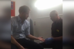 Британский принц Гарри сдал тест на ВИЧ в прямом эфире