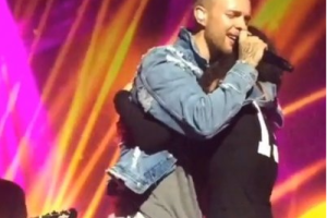 Егор Крид на концерте довел поклонницу до истерики