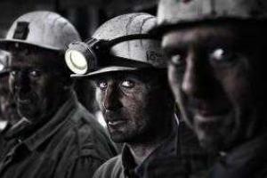 Львовские шахтеры перекрыли международную трассу и требуют зарплаты