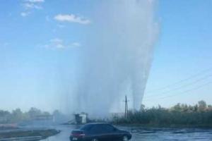 На блокпосту вблизи Славянска из-под земли забил 15-метровый "фонтан"