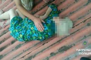 В Запорожье женщина выпала из окна 6-го этажа и приземлилась на крышу магазина