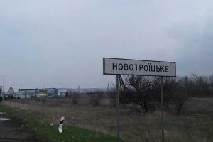 В Новотроицком бойцы ВСУ насчитали более 35 артиллерийских снарядов после ночного обстрела