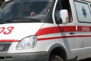 Под Мариуполем 16-летняя мотоциклистка упала в яму: девушка в больнице