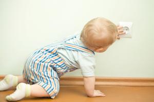 На оккупированной территории убило током 2-летнего ребенка