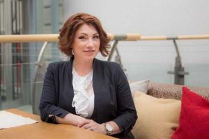 Телеведущая Роза Сябитова показала фото до и после пластики