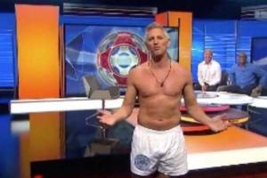 Телеведущий ВВС провел прямой эфир в одних трусах