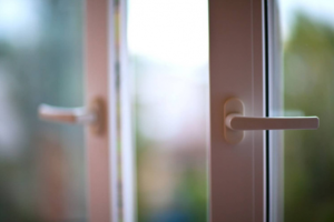 В Москве 2-летняя девочка скончалась при падении с 9 этажа