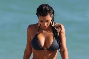 Ким Кардашьян шокировала поклонников тверком в воде