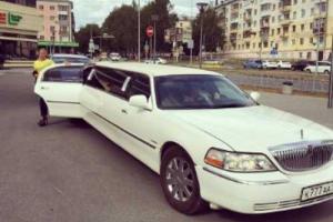 Волочкова сфотографировалась рядом с шикарным белым автомобилем 