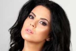 Настя Каменских похвасталась перед поклонниками фигурой в купальнике