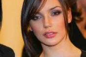 Солистка группы SEREBRO устроила незапланированный стриптиз 