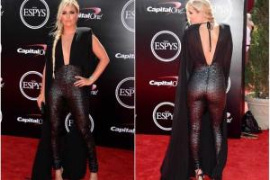 Десять неудачных нарядов знаменитостей