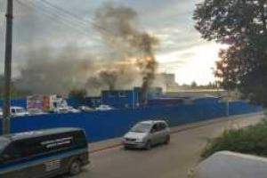 Появились кадры последствий мощного взрыва в Харькове, едва не повыбивавшего окна в квартирах