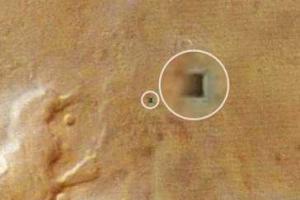 На Красной планете заметили дом пришельцев с маленьким входом
