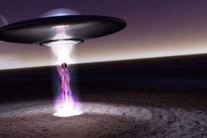 Космическому зонду Juno удалось заснять летающую тарелку возле Юпитера