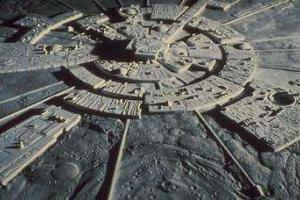 Появились шокирующие кадры, на которых несколько НЛО приземлились на Луне