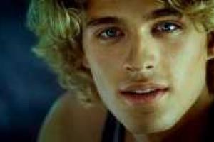 Актер, которому пророчили блестящую карьеру, запустил себя и живет в бедности 