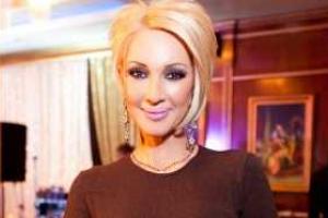 Леру Кудрявцеву не узнали поклонники: без макияжа 45-летняя ведущая выглядит как девочка