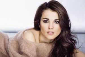 Сати Казанова решила перенести свадьбу