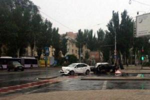 В центре Донецка серьезное ДТП: сильно помяло две легковушки
