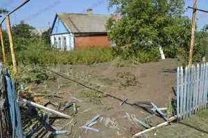 Броневик НГУ влетел в дом в Запорожской области: снес забор и стену дома